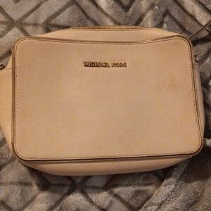 Michal Kors Crossbody purse